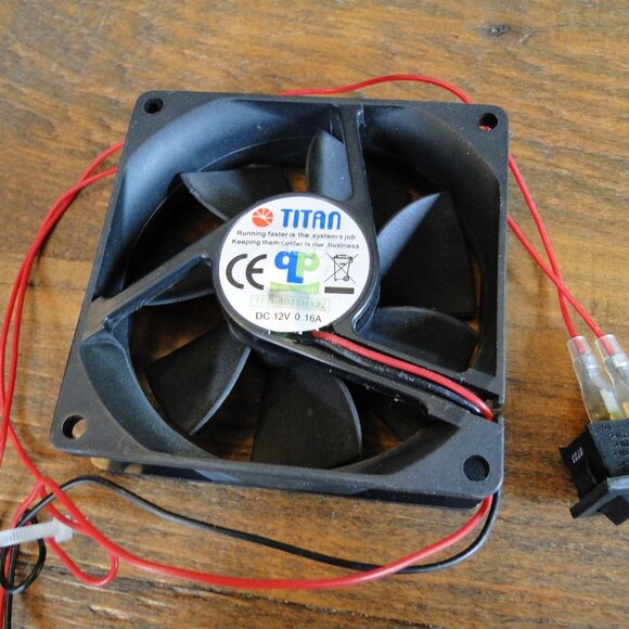 DC Cooling Fan with 80mm x 80mm x 25mm Series - Picture 1 of 2